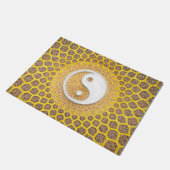 Gelbe Ying Yang Mandala Fußmatte (Schrägansicht)