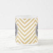 Gelbe Zickzack Monogramm Mattglastasse (Mittel)