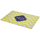 Gelbe Zickzack Navy-Quatrefolie 3 Monogramm Schneidebrett (Ecke)