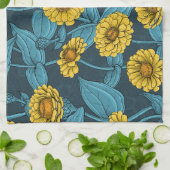 Gelbe Zinnien in dunkelblau Geschirrtuch (Gefaltet)