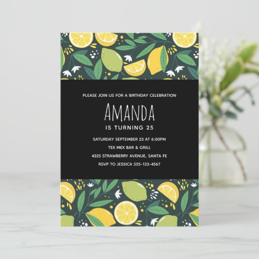 Gelbe Zitrone und Limones Fruchtmuster Grün Geburt Einladung (Stehend Vorderseite)