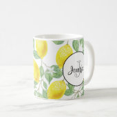 Gelbe Zitronen mit grünen Blätter Muster Monogramm Kaffeetasse (VorderseiteRechts)