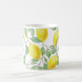 Gelbe Zitronen mit grünen Blätter Muster Monogramm Kaffeetasse (Mittel)