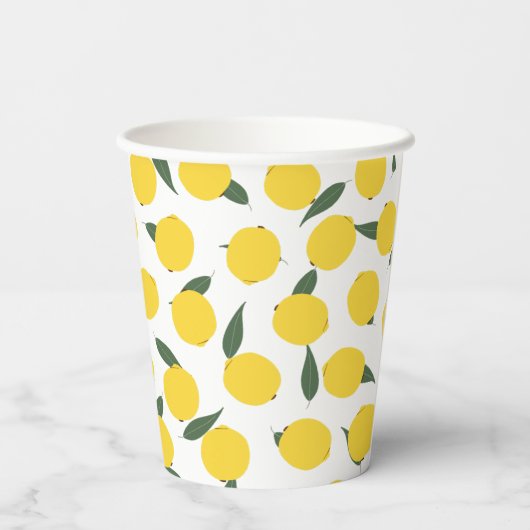 Gelbe Zitronen und grüne Blätter Pappbecher