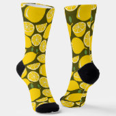 Gelbe Zitronen und Olivgrünes Muster: Moderne Zitr Socken (Gewinkelt)