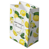Gelbe Zitronen Wasserfarben Fruchtmuster Geburtsta Mittlere Geschenktüte (Rückseite Schrägansicht)