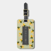 Gelbe Zitrusfrucht-Zitronen-Frucht auf blassem Gepäckanhänger (Vorderseite vertikal)