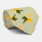 Gelbe Zitrusfrucht-Zitronen-Frucht auf blassem Krawatte (Gerollt)