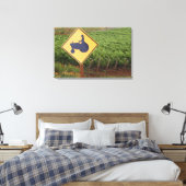 Gelbe Zugmaschine im Weinberg Leinwanddruck (Insitu (Schlafzimmer))