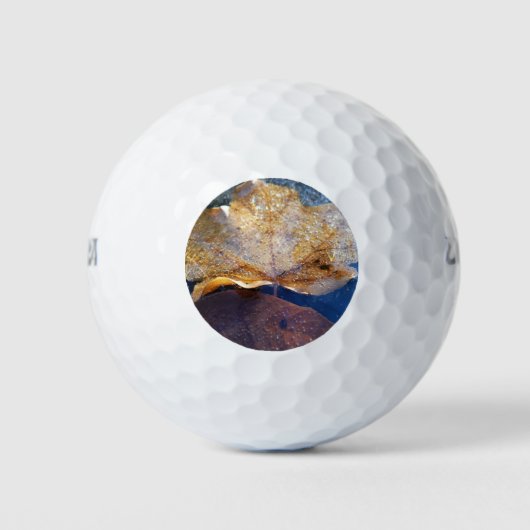 Gelber Ahornblätterblättriger Ahornblättriger, gef Golfball (Vorderseite)
