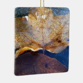 Gelber Ahornblätterblättriger Ahornblättriger, gef Keramikornament (Rechts)