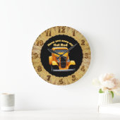 Gelber alter Roadster mit den vorderen Fenstern Große Wanduhr (Zuhause)