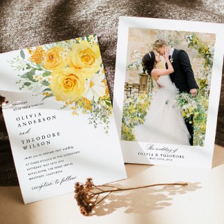 Gelber Blumen-Rosen-Hochzeitshintergrund Einladung