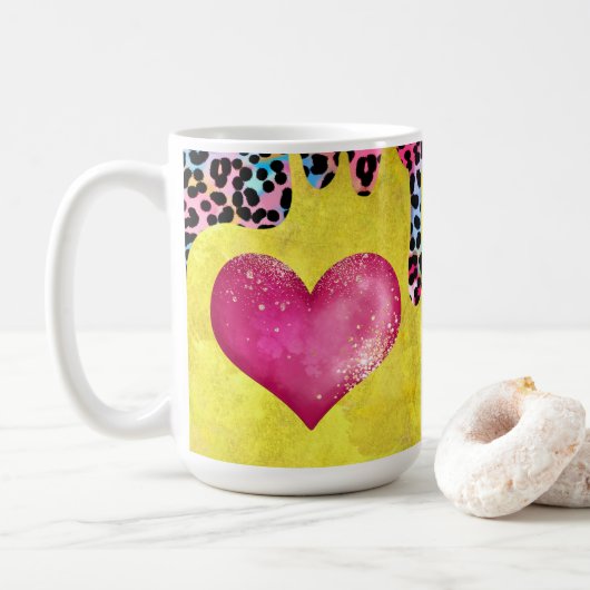 Gelber Cup und Leoparden Spots Kaffeetasse (Mit Donut)