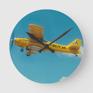 gelber Flyer hoch Runde Wanduhr