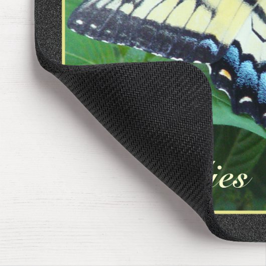 Gelber Frack-Schmetterling Mousepad (Ecke)