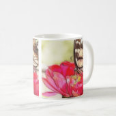 Gelber Frackschmetterling auf einem Zinnia Kaffeetasse (VorderseiteRechts)