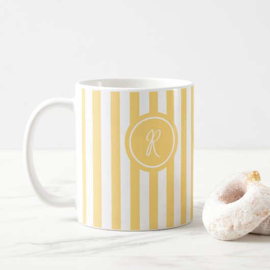 Gelber französischer Strandstreifen, Personalisier Kaffeetasse (Mit Donut)