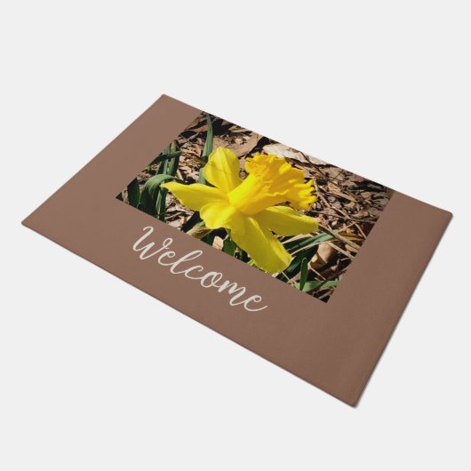 Gelber Frühling Daffodil im Garten Empfang Fußmatte (Schrägansicht)