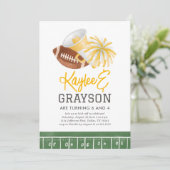 Gelber Fußball und Cheerleader Einladung (Stehend Vorderseite)