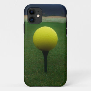 Gelber Golfball auf dem Golfplatz iPhone 11 Hülle