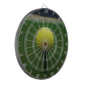 Gelber Golfball auf dem Golfplatz Dartscheibe (Vorderseite Links)