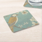 Gelber, grauer und beige Vogel gehockt auf einer Rechteckiger Pappuntersetzer (angewinkelt)