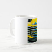 Gelber Grill Kaffeetasse (Vorderseite Links)