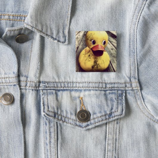 Gelber Gummi Ducky bedeckt in Schmutz! Button (Beispiel)