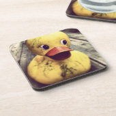 Gelber Gummi Ducky bedeckt in Schmutz! Getränkeuntersetzer (Linke Seite)