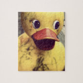 Gelber Gummi Ducky bedeckt in Schmutz! Puzzle (Vertikal)