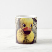 Gelber Gummi Ducky braucht einen Bath! Kaffeetasse (Mittel)
