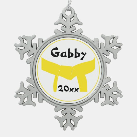 Gelber Gürtel für Kampfkunst Schneeflocken Zinn-Ornament (Vorderseite)