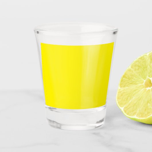 gelber Hintergrund mit schwarzer Grenze Schnapsglas (Vorderseite)