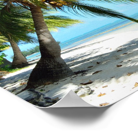 Gelber Kajak am weißen Sandstrand Poster (Ecke)