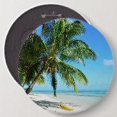 Gelber Kajak auf einem weißen Sandstrandknopf Button (Vorne & Hinten)