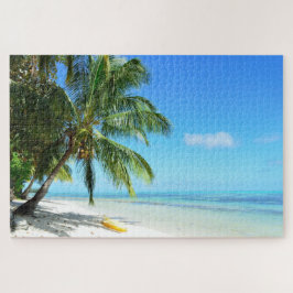 Gelber Kajak auf einem weißen Strand mit Palme Puzzle