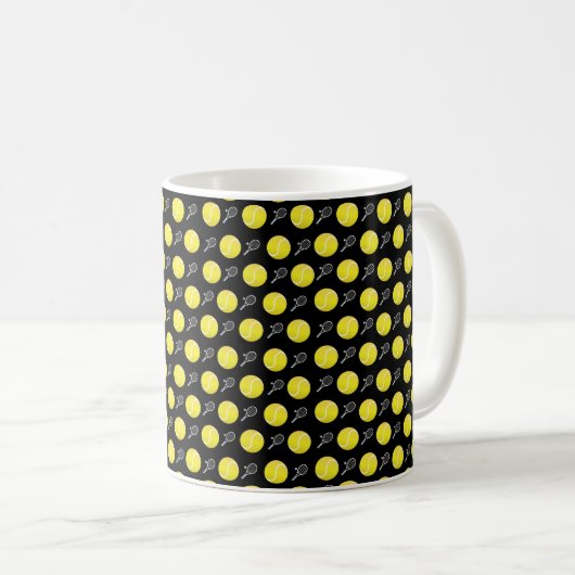 Gelber kleiner Tennisball und Rackets-Muster Schwa Kaffeetasse (VorderseiteRechts)