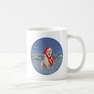 Gelber Labrador Retriever in einer winterlichen Na Kaffeetasse