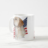 Gelber Labrador retrieverkopf und -amerikanische Kaffeetasse (Vorderseite Links)