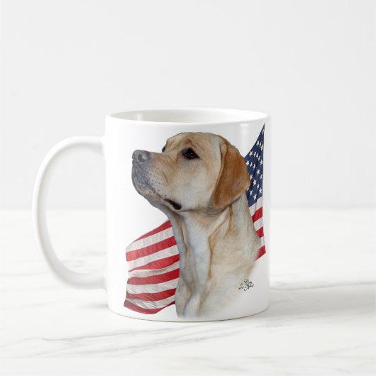 Gelber Labrador retrieverkopf und -amerikanische Kaffeetasse (Links)