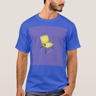 Gelber Liegestuhl auf einem Feld von Violet Blue T-Shirt