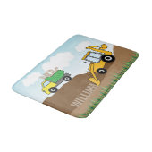 Gelber Löffelbagger und Kipper personalisiert Badematte (Schrägansicht)