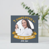 Gelber Mitarbeiter der monatlichen Prämienkarte Einladung (Stehend Vorderseite)