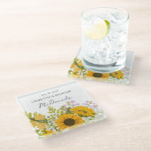 Gelber moderner Sonnenblumenstrauß Hochzeit Glasuntersetzer (Schrägansicht)