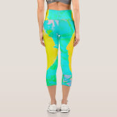 Gelber Mohn mit Hot-Pink-Mitte auf Türkis Capri Leggings (Rückseite)