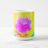 Gelber Mohn mit Hot-Pink-Mitte auf Türkis Verwandlungstasse (Zentrum)