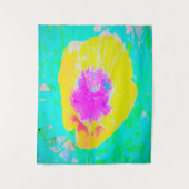 Gelber Mohn mit Hot-Pink-Mitte auf Türkis Wandteppich (Vorderseite)