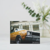 gelber Oldtimer-Dodge Postkarte (Stehend Vorderseite)