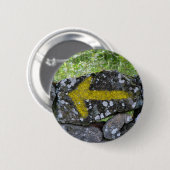 Gelber Pfeil auf Zaun-Knopf Button (Vorne & Hinten)